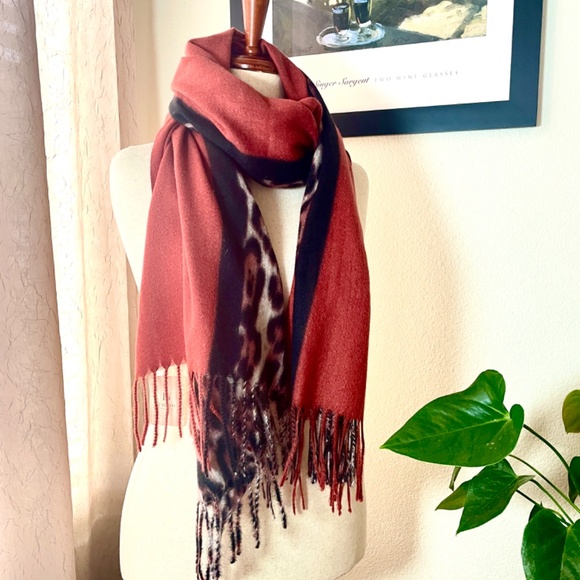 Animal Print Extra Long Scarf or Shawl,  Fadivo New York, NWT - Picture 11 of 11